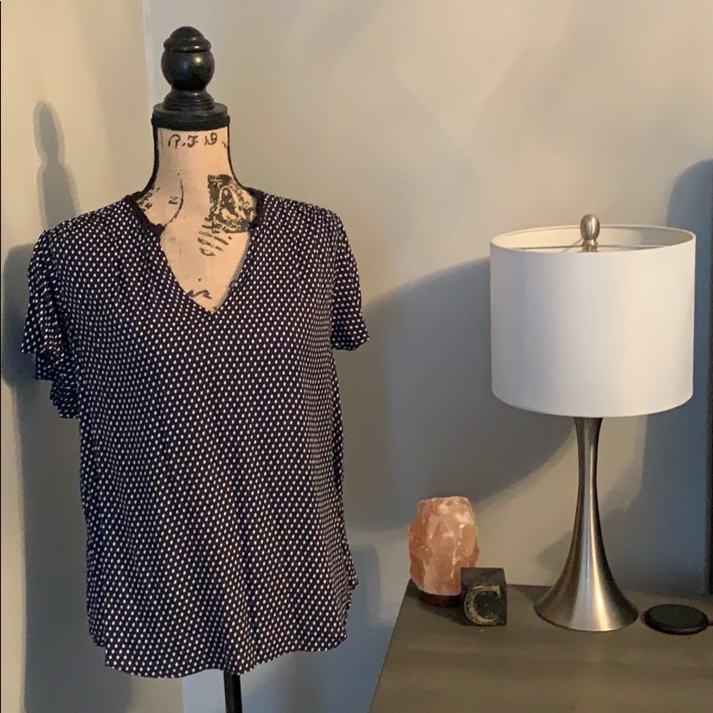 Hinge L Navy Dot blouse flutter sleeve